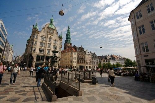 La zona de Strøget en Copenhague es la más animada de la ciudad. Fotografía: olgite